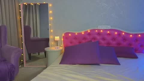 Snapshot of ariana_petite chatting on March 9, 11:46 pm Ariana online show from March 9, 11:46 pm