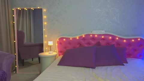 Snapshot of ariana_petite chatting on March 2, 10:59 pm Ariana online show from March 2, 10:59 pm