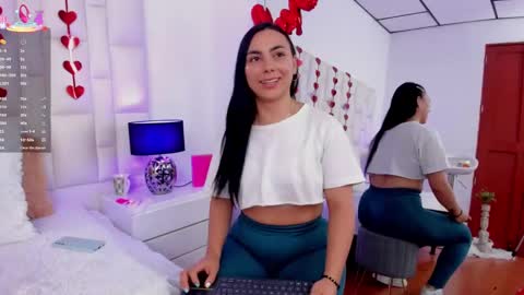 Snapshot of ariana_rouse_ chatting on February 12, 11:51 pm ariana online show from February 12, 11:51 pm