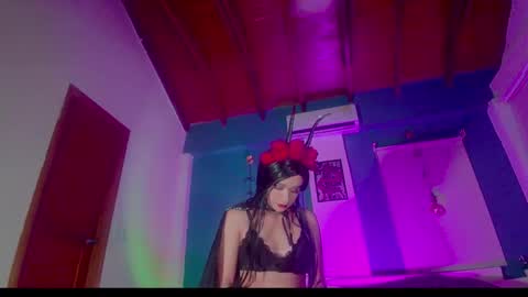 ariana_whitee online show from October 31, 4:57 am