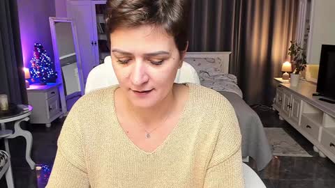 Ana online show from December 13, 2:49 pm