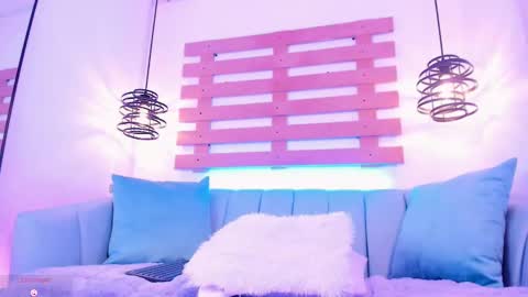 Ari  online show from September 27, 3:32 pm