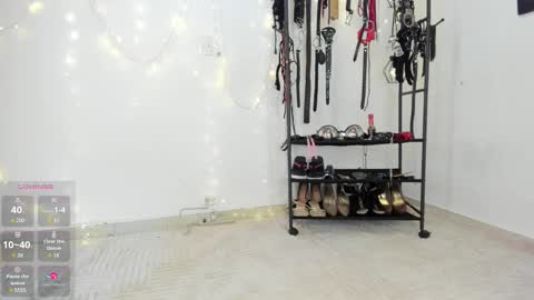 Arianna Connor online show from November 10, 8:00 pm