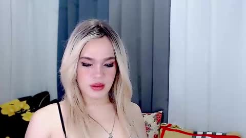 ARIANNE CUMS  online show from February 28, 7:15 am