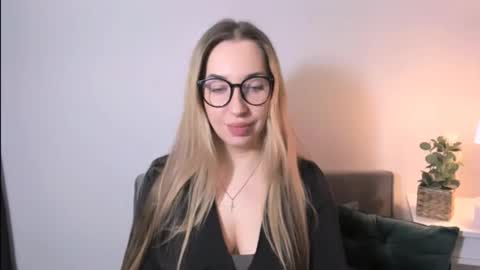 Aria online show from February 19, 8:02 am