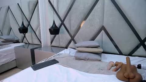 ariawillss online show from January 8, 5:30 pm