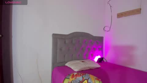 ariel_adan online show from April 29, 7:08 pm