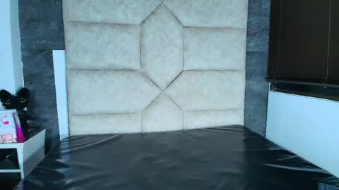 ariia_monroee online show from April 28, 2:27 am