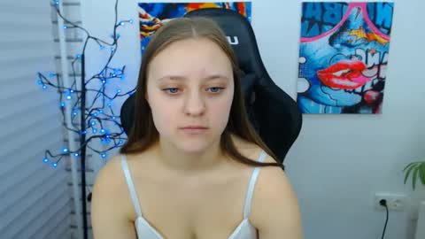 arinabelle online show from December 4, 1:49 am