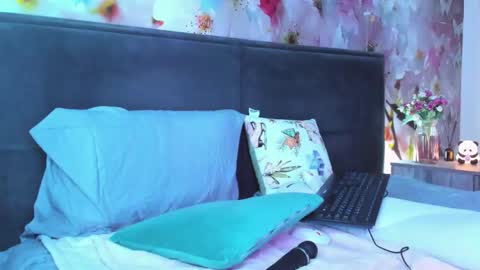 Aina online show from December 5, 3:43 pm