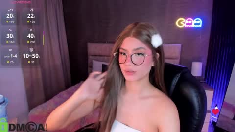 Ari  online show from April 16, 9:39 pm