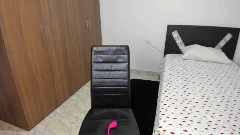 Snapshot of aristena_01 chatting on February 28, 1:37 am aristena_01 online show from February 28, 1:37 am