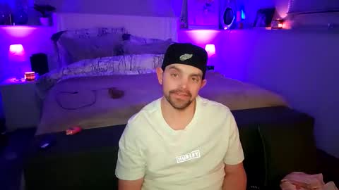 Nutter Butter online show from November 25, 4:44 am