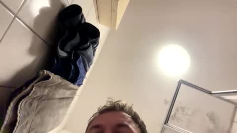 armyskater32 online show from October 17, 8:35 pm