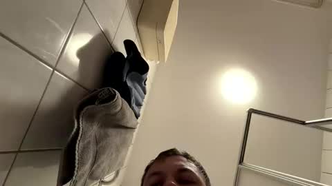 armyskater32 online show from April 1, 8:17 pm