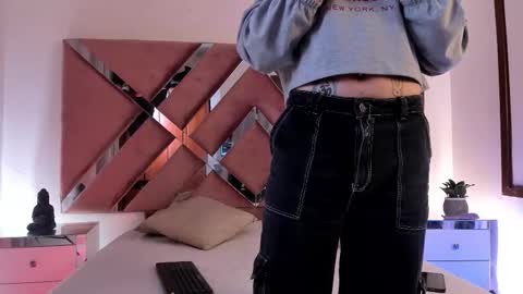 Aron cruz  online show from February 5, 1:25 pm