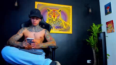 Snapshot of aron_ford chatting on January 17, 10:34 pm Aron ford online show from January 17, 10:34 pm