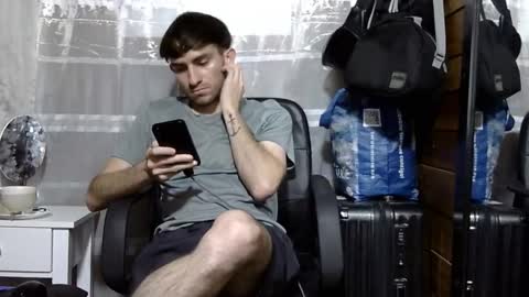 Aron G Franco online show from October 7, 9:11 pm