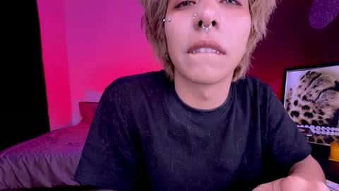 Aaron  online show from May 25, 8:09 am