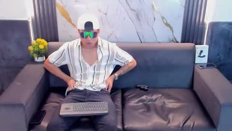 Aroon   online show from April 17, 4:15 am