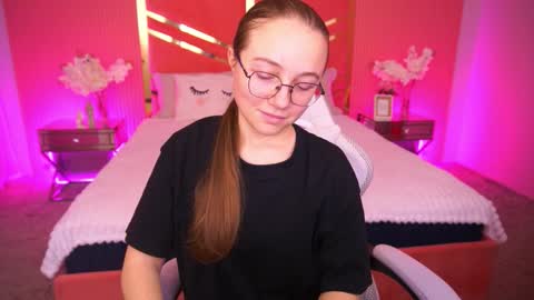 arrinawair online show from October 31, 9:10 am