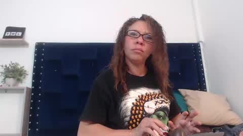 Snapshot of artemiza_love_ chatting on February 18, 3:10 pm artemiza online show from February 18, 3:10 pm