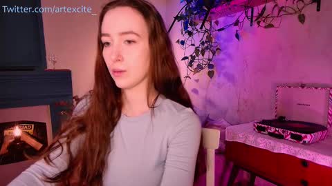 Snapshot of artexcite_ chatting on February 22, 12:08 pm Lina online show from February 22, 12:08 pm