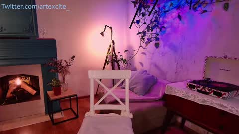 Snapshot of artexcite_ chatting on February 27, 4:46 am Lina online show from February 27, 4:46 am