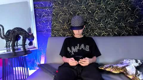 arthurcox_ online show from October 17, 5:50 pm