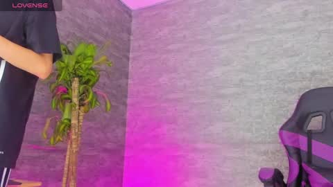 arthurcox_ online show from September 23, 6:36 pm