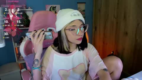 Snapshot of artic_love chatting on March 7, 6:13 am Lenna online show from March 7, 6:13 am