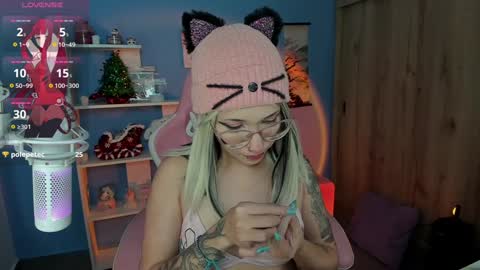 Snapshot of artic_love chatting on January 5, 7:38 am Lenna online show from January 5, 7:38 am