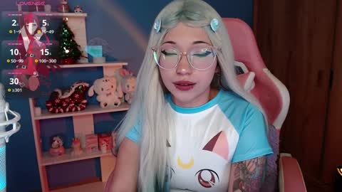 Snapshot of artic_love chatting on December 19, 12:24 am Lenna online show from December 19, 12:24 am