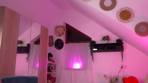 Amalia online show from September 18, 1:09 am