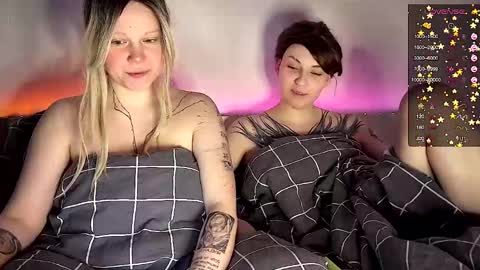 Snapshot of arya_stark7 chatting on February 10, 7:15 am Arya brunett and Cassie blond online show from February 10, 7:15 am