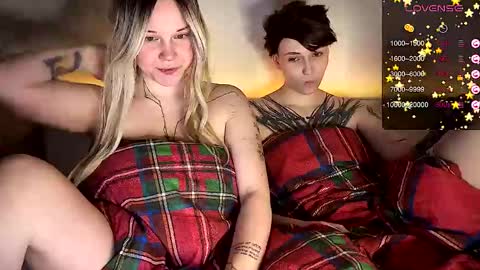 Snapshot of arya_stark7 chatting on December 2, 3:20 pm Arya brunett and Cassie blond online show from December 2, 3:20 pm