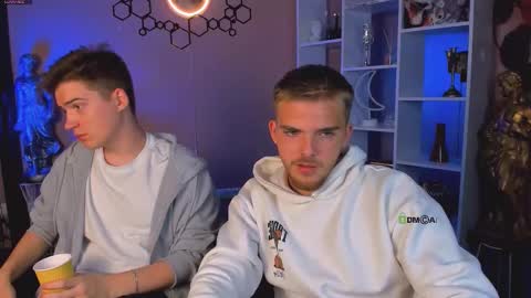 ash_raven_ online show from September 16, 7:39 pm