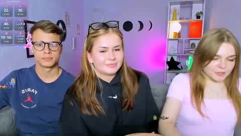 ash_raven_ online show from September 19, 8:01 pm