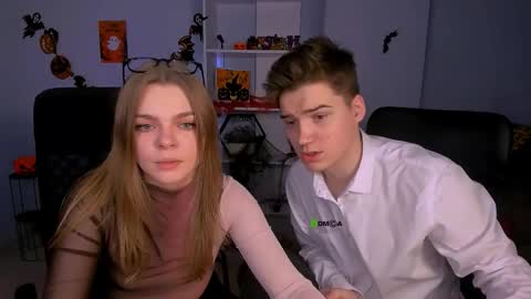 ash_raven_ online show from October 27, 8:09 pm