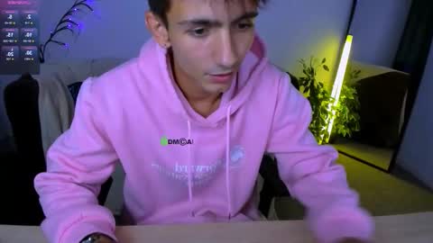 ash_raven_ online show from September 14, 7:48 pm