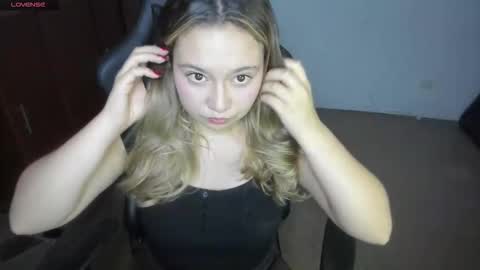 ash_smith1 online show from October 9, 10:37 pm