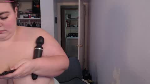 Snapshot of ashbashgirl chatting on February 12, 4:33 am SweetAshCheeks online show from February 12, 4:33 am