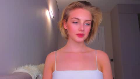 Snapshot of ashbunny_ chatting on March 3, 6:13 pm your pretty Ashley online show from March 3, 6:13 pm