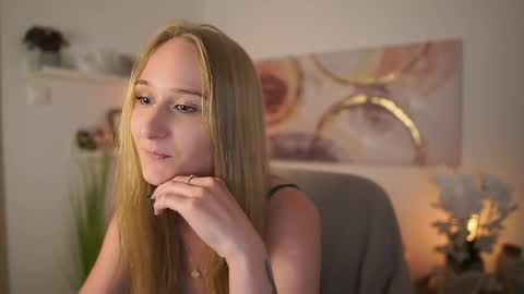 Ashley Cox18 online show from June 2, 9:11 am