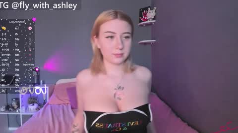 ashley_fly online show from October 8, 6:19 am