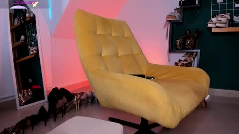 ashley_leon_ online show from March 3, 12:45 pm