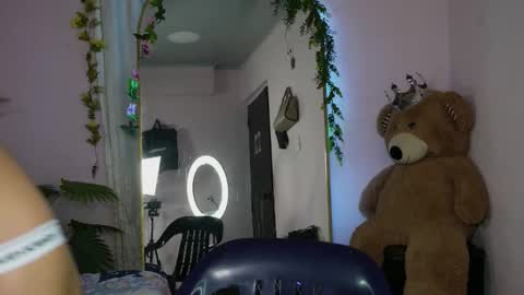 ashley_winhouse online show from April 26, 7:33 pm