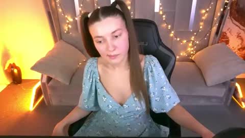 ashleybaee online show from April 15, 1:36 pm