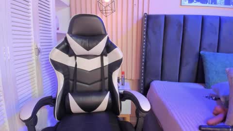 ashlye_miller_ online show from March 4, 4:42 am