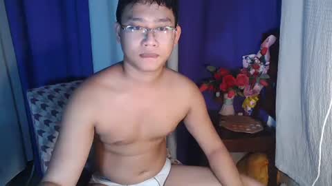asian_walker online show from May 17, 12:31 am